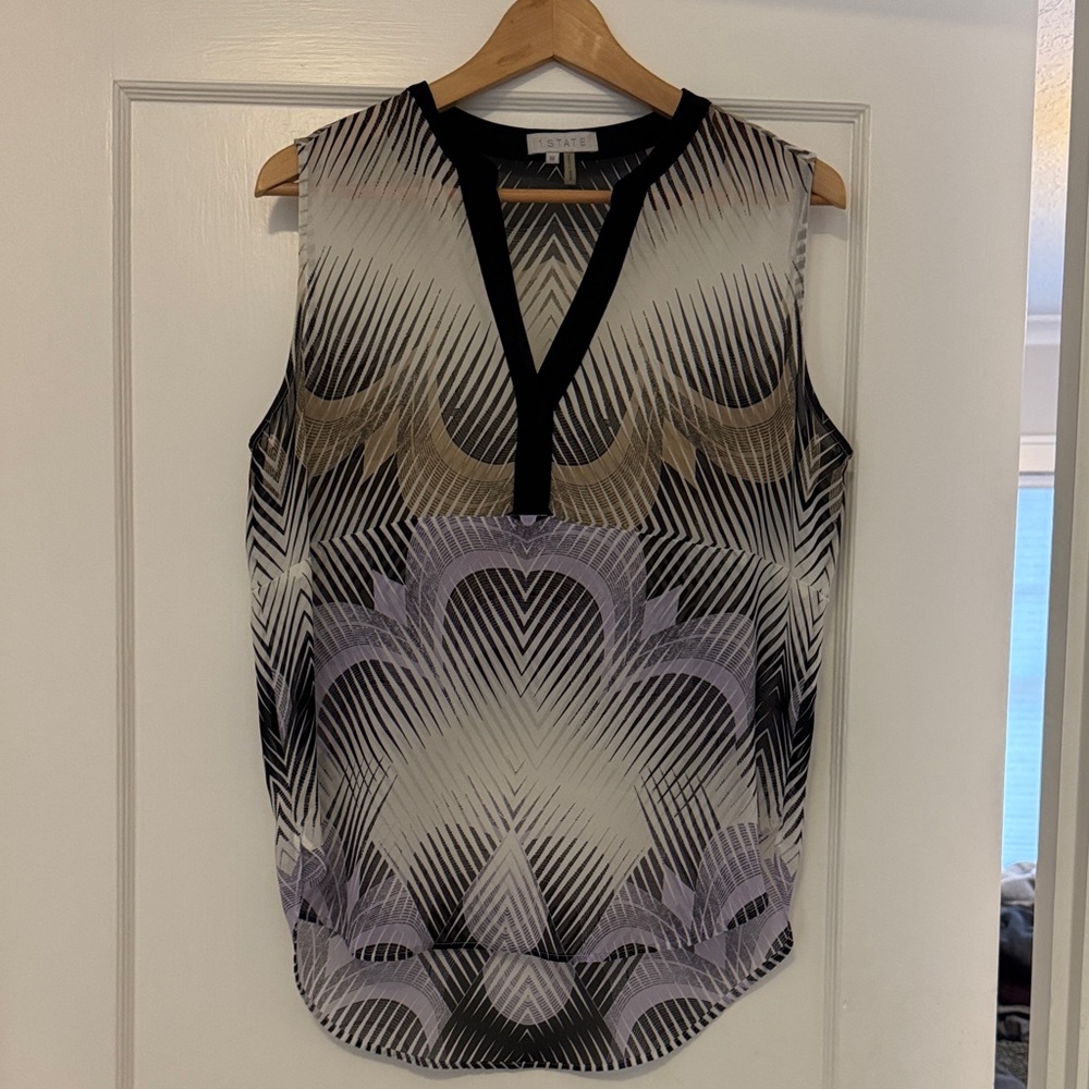 1.State Sleeveless Top Medium M Black‎ Geometric Print V-Neck Blouse